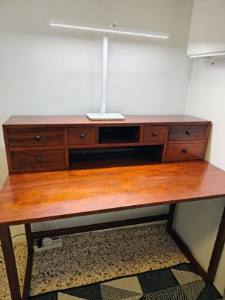 Escritorio madera maciza líneas rectas