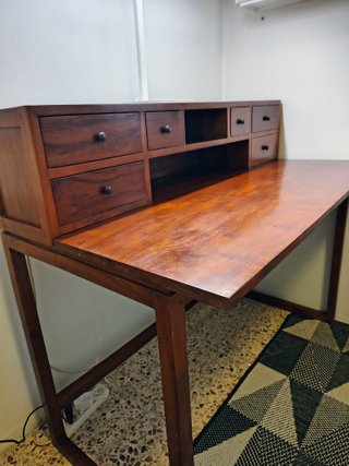 Escritorio madera maciza líneas rectas