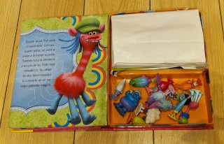 DreamWorks Trolls Mi Libro-Juego ¡Cuento, 12 Figur