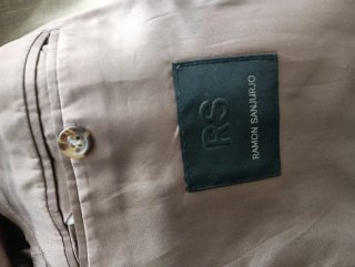Traje Beige con Corbata