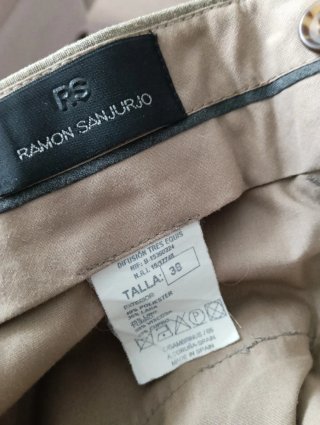 Traje Beige con Corbata