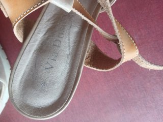 Sandalias Beige y Doradas Talla 40