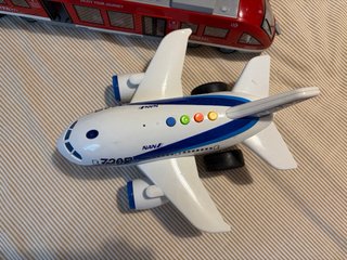 Avión y tren de juguete con luces y sonido