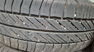 Neumáticos 215/65 R16c 109/107R (2 meses uso)