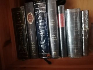 Libri di preghiera in varie lingue a partire da 20€