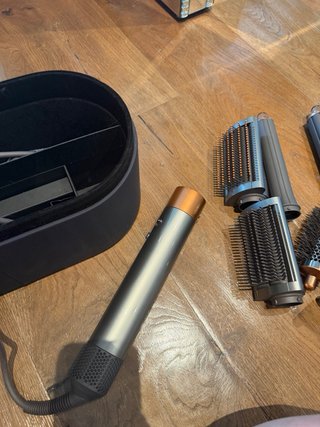 Dyson Airwrap con accesorios