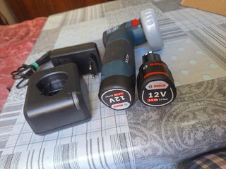 Radial Bosch 12V con 2 baterías y cargador