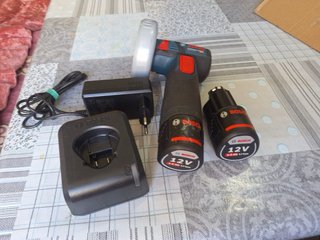 Radial Bosch 12V con 2 baterías y cargador