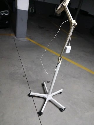 Lámpara LED con lupa