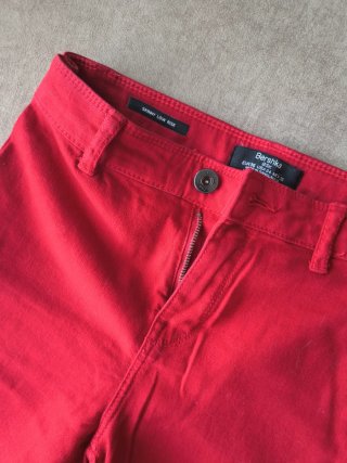Vaqueros pitillo rojos Stradivarius T.36