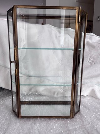 Vitrina cristal metal dorado
