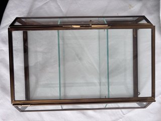 Vitrina cristal metal dorado