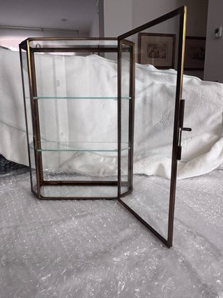 Vitrina cristal metal dorado
