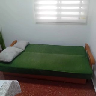 Sofá Cama Verde con Cama de Lamas