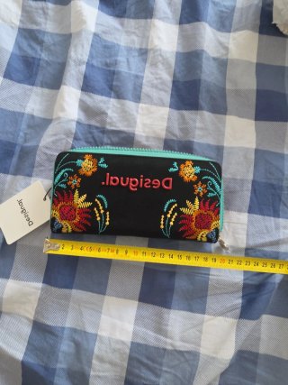 Cartera Desigual bordada