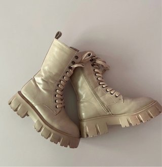 Botines Beige con Cordones y Cremallera