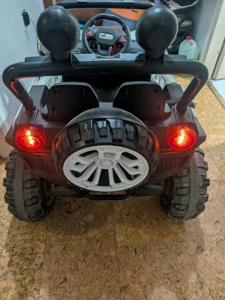 Coche eléctrico 4x4 para niños