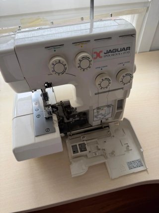 Máquina Overlock Wertheim Jaguar 055