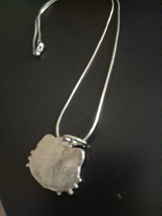 Collana Hello Kitty con ciondolo fiocco e strass