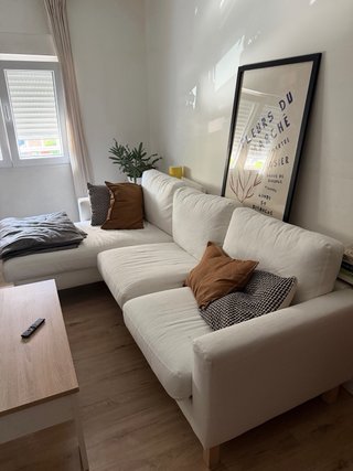 Sofá chaise longue tela y madera. SALTSJOBADEN
