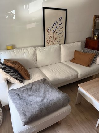 Sofá chaise longue tela y madera. SALTSJOBADEN