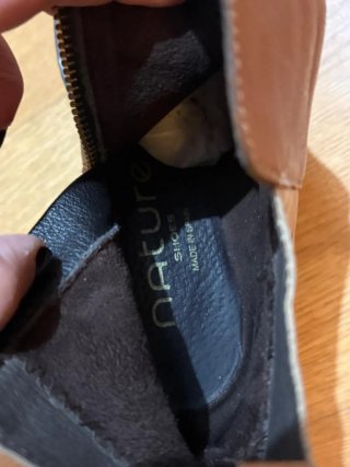 Zapatos de tacón negros para mujer. Piel.