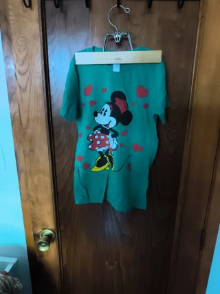 Camiseta Minnie Mouse Corazones Verde