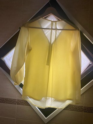 Camiseta amarilla manga larga con cremallera