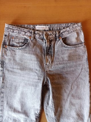 Pantalón Vaquero Stradivarius T.42 Gris