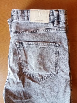 Pantalón Vaquero Stradivarius T.42 Gris