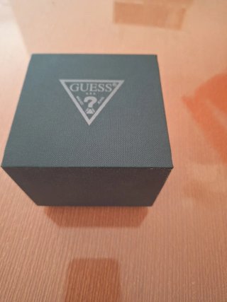 Reloj Guess Negro y Plateado Nuevo