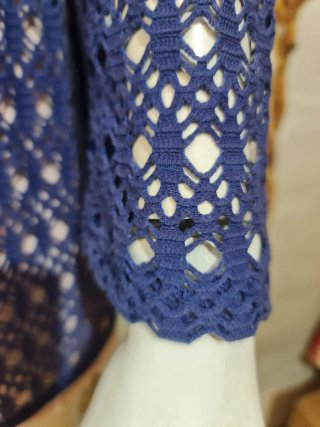 Cárdigan azul de punto calado