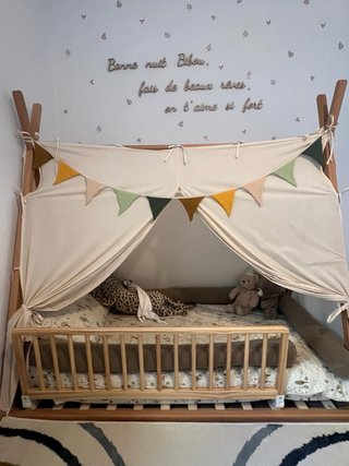 Cama tipi Kave Home + colchón + sábanas + barrera