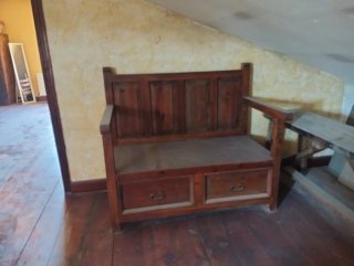Banco rústico de madera con cajones