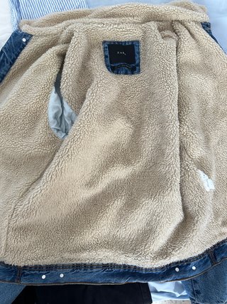 Cazadora vaquera Zara forrada beige y azul