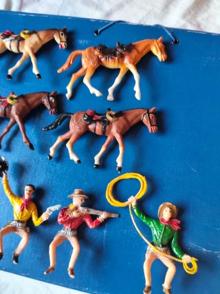 Lote Comansi Caballos y Vaqueros