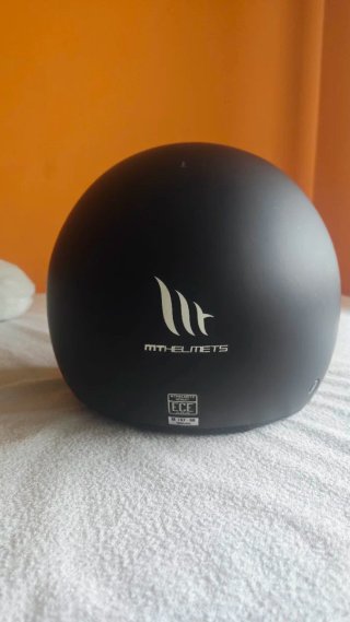 Casco de moto MT negro