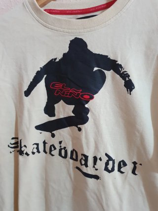 Camiseta El Niño Skater Beige Roja