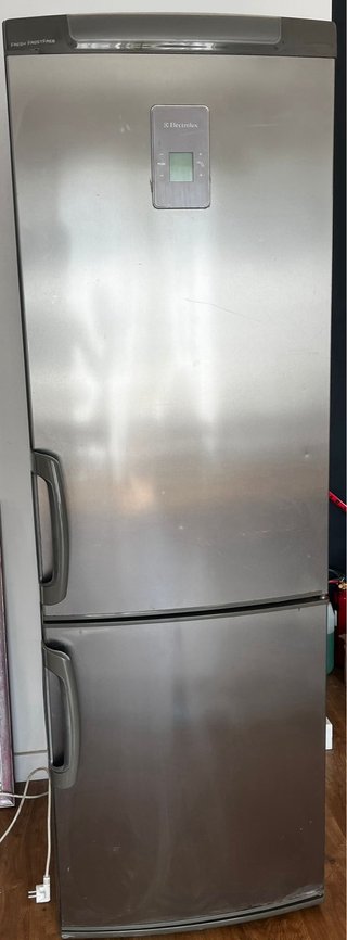 Nevera Combi Electrolux. Acero inoxidable Funciona