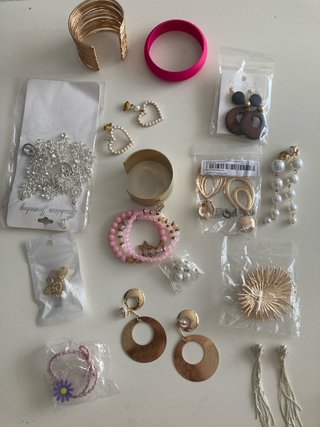 Lote Joyería Mujer: Pulseras, Pendientes y Brazale