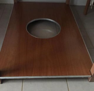 Mesa de salón de madera