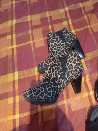 Botines leopardo tacón talla 38