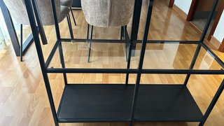Estantería negro-maron  y transparente