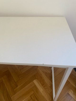 Mesa de escritorio blanca