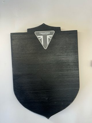 Soporte Casco Madera Triumph