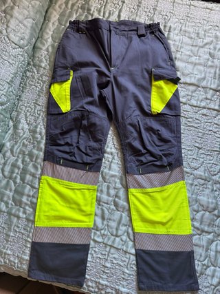 Pantalones de trabajo grises y amarillos