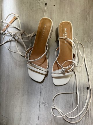 Sandalias Marypaz blancas atadas