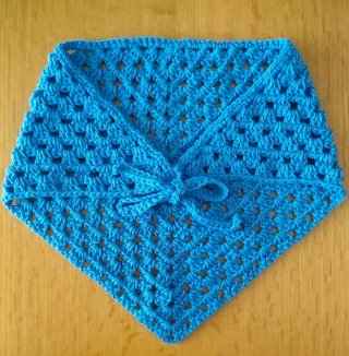 Pañoleta o bandana tejida a crochet