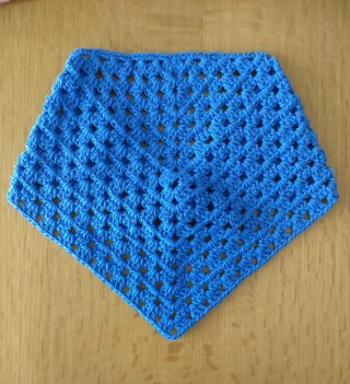 Pañoleta o bandana tejida a crochet