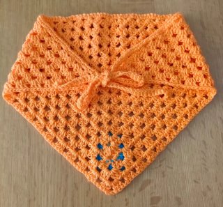 Pañoleta o bandana tejida a crochet
